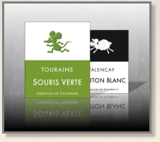 Des étiquettes en simplicité mise en valeur par un vernis sérigraphique...
